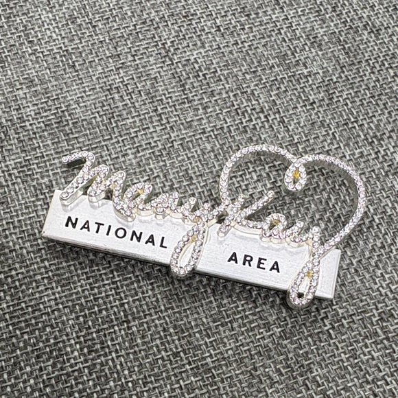 Mary Kay Script Rhinestone Heart Brooch - Picture 5 of 6